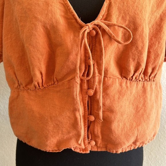 Levi’s Luisa Blouse Cropped Burnt Orange Size Large - Picture 5 of 10